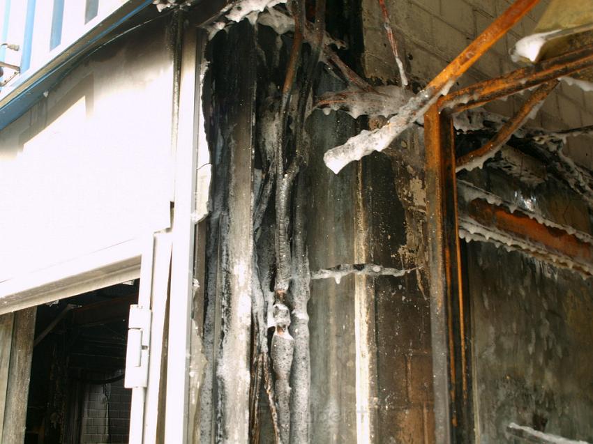 Feuer Halle Siegburg Gewerbegebiet Zange P179.JPG